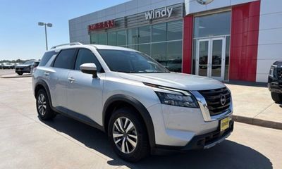 2025 Nissan Pathfinder SL