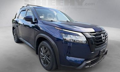 2022 Nissan Pathfinder SV