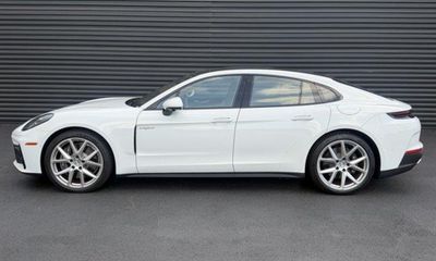 2025 Porsche Panamera 4 E Hybrid