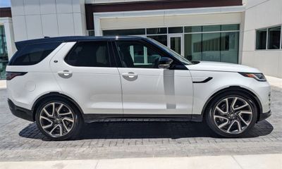 2024 Land Rover Discovery P300 Dyanmic SE