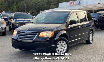 2010 Chrysler Town AND Country RT