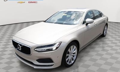 2018 Volvo S90 Momentum