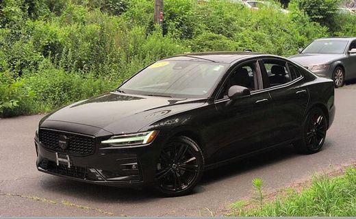 2024 Volvo S60 Plus Black Edition