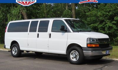 2017 Chevrolet Express Passenger LT EXT