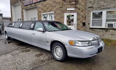 2000 Lincoln Town CAR Executive