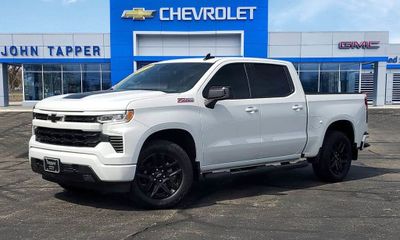2025 Chevrolet Silverado RST
