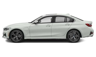 2021 BMW 330e Hybrid Plug