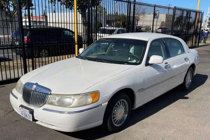 1999 Lincoln Town Car — a typically priced live listing