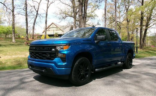 2023 Chevrolet Silverado Custom