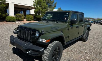 2023 Jeep Gladiator Sport