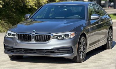 2020 BMW 530e Hybrid Plug