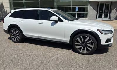 2025 Volvo V90CC Ultra
