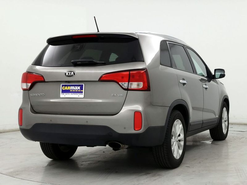 2015 Kia Sorento — a typically priced live listing