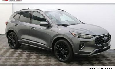 2023 Ford Escape ST Line Elite