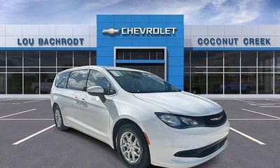 2023 Chrysler Voyager LX
