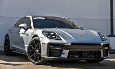 2025 Porsche Panamera 4 E Hybrid