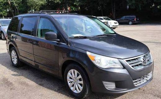 2012 Volkswagen Routan SE