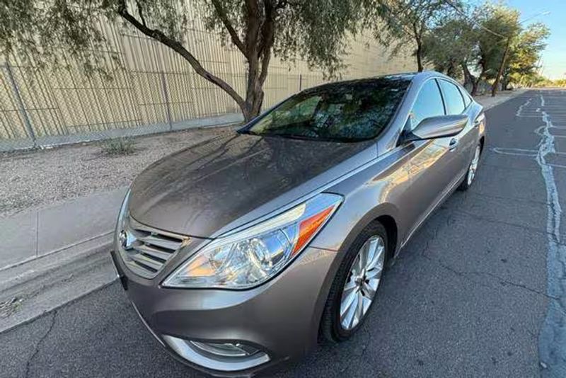2012 Hyundai Azera — a typically priced live listing