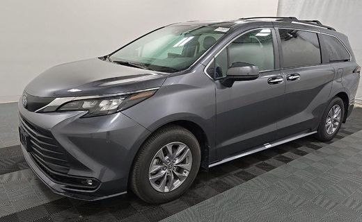 2025 Toyota Sienna XLE