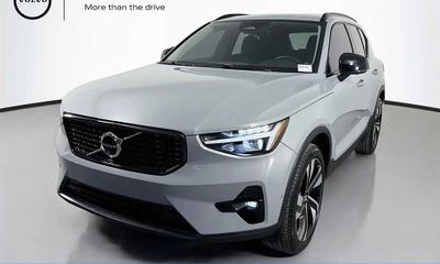 2024 Volvo XC40 Plus Dark