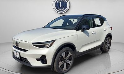 2023 Volvo XC40 Plus Dark