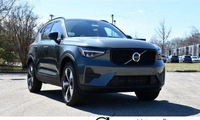 2026 Volvo XC40 Core