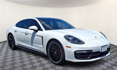 2019 Porsche Panamera GTS