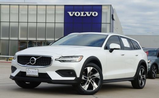 2021 Volvo V60CC Momentum