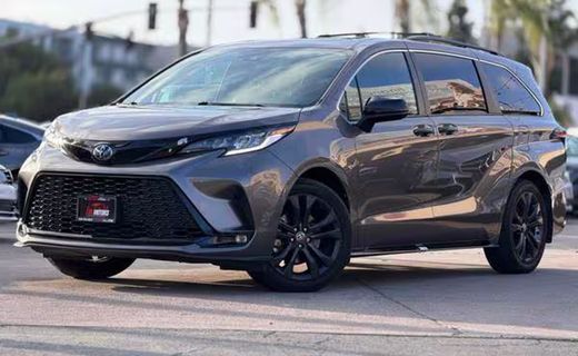 2022 Toyota Sienna XSE