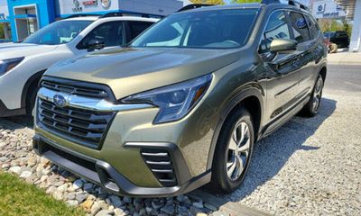 2023 Subaru Ascent Premium 7 ES