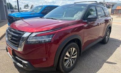 2022 Nissan Pathfinder SL