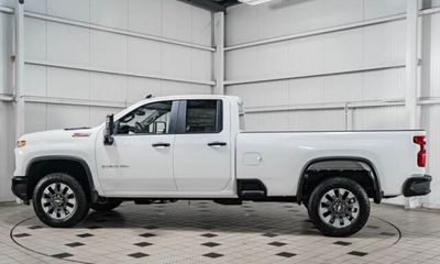 2024 Chevrolet Silverado HD Custom