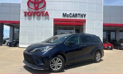 2023 Toyota Sienna LE