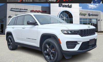2023 Jeep Grand Cherokee Laredo Altitude