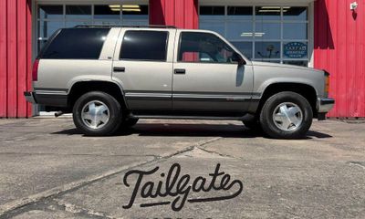 1999 GMC Yukon Base