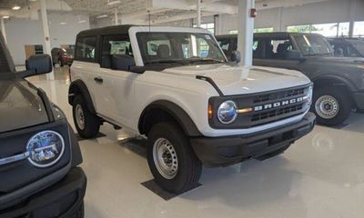 2025 Ford Bronco Base