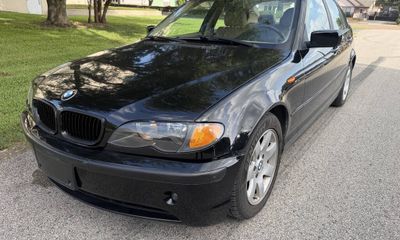 2004 BMW 325i I