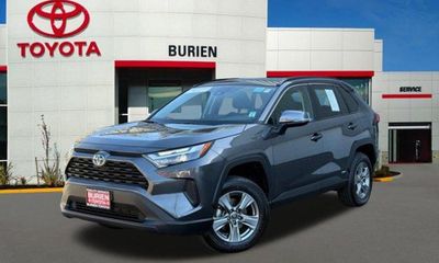 2024 Toyota RAV4 LE