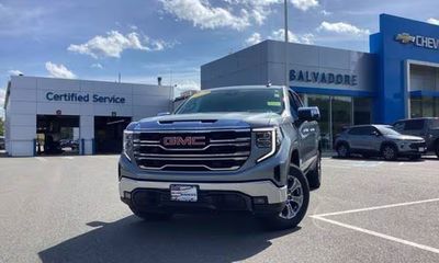 2025 GMC Sierra SLT