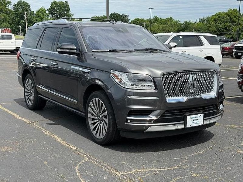2018 Lincoln Navigator — a typically priced live listing