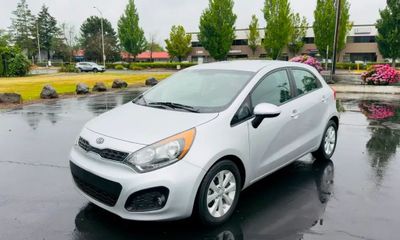 2012 Kia RIO GLS