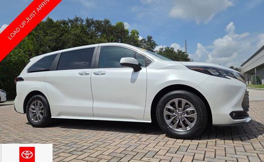 2025 Toyota Sienna XLE