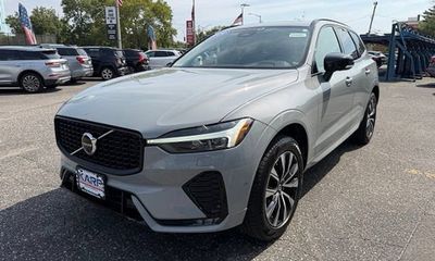 2024 Volvo XC60 Plus Dark