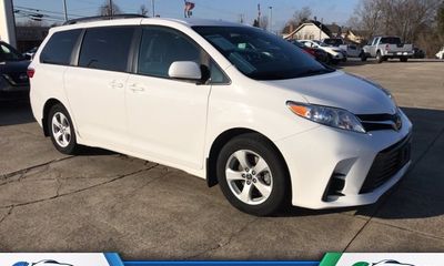 2019 Toyota Sienna LE