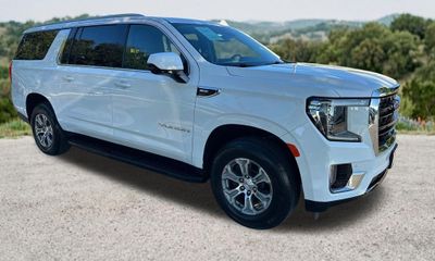 2023 GMC Yukon XL SLE