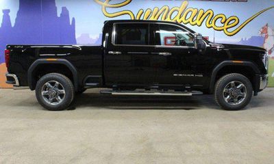 2025 GMC Sierra HD SLT