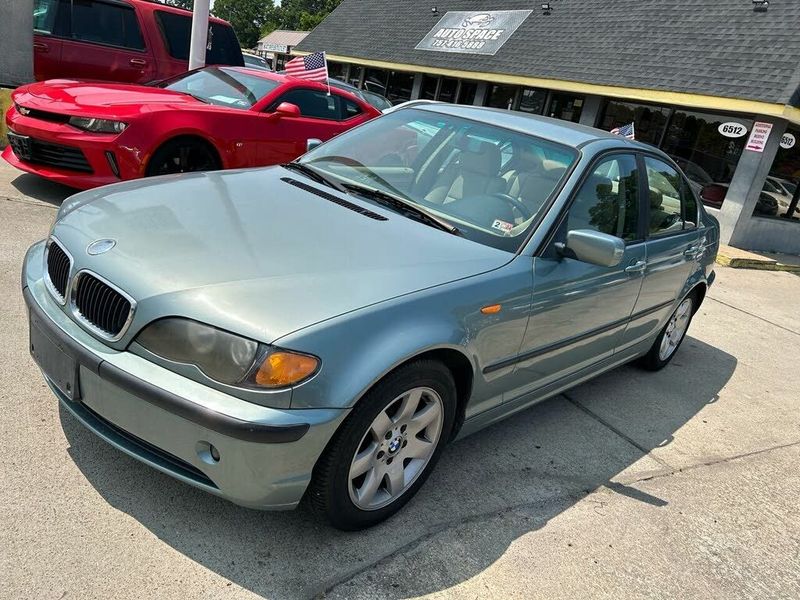 2003 BMW 325i — a typically priced live listing