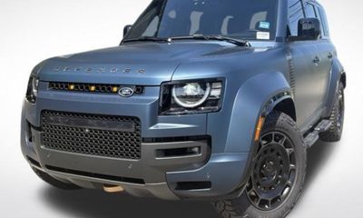 2026 Land Rover Defender Octa Black