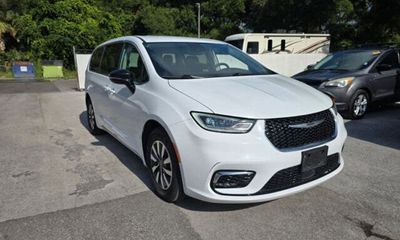 2024 Chrysler Pacifica Select