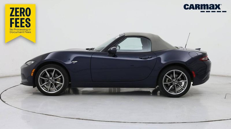 2021 Mazda MX-5 — a typically priced live listing